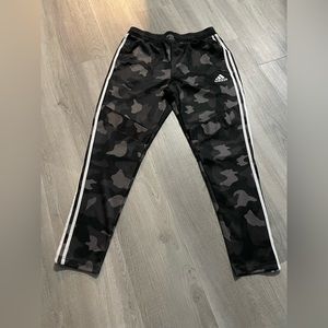 Adidas Camo Track Sz. L